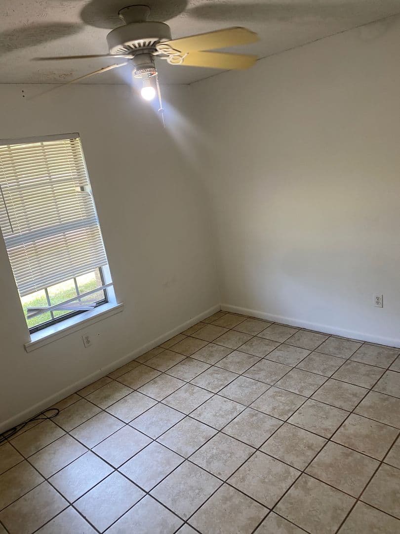Starkville Apartment: Garrard Rd West