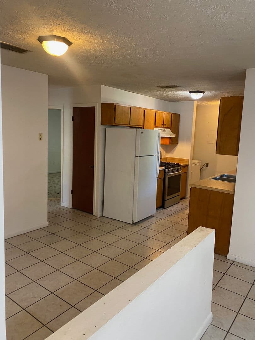 Starkville Apartment: Garrard Rd West