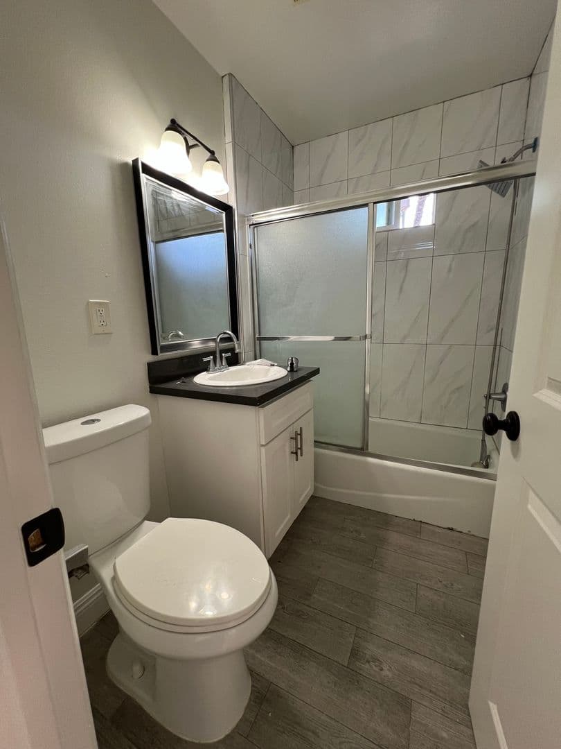Los Angeles Apartment: 2665 Pasadena Ave.