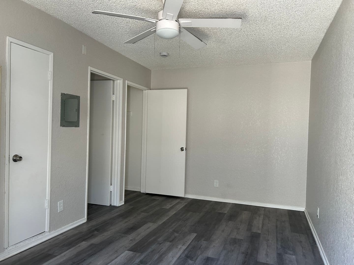 Los Angeles Apartment: 637-641 S McDonnell Ave.