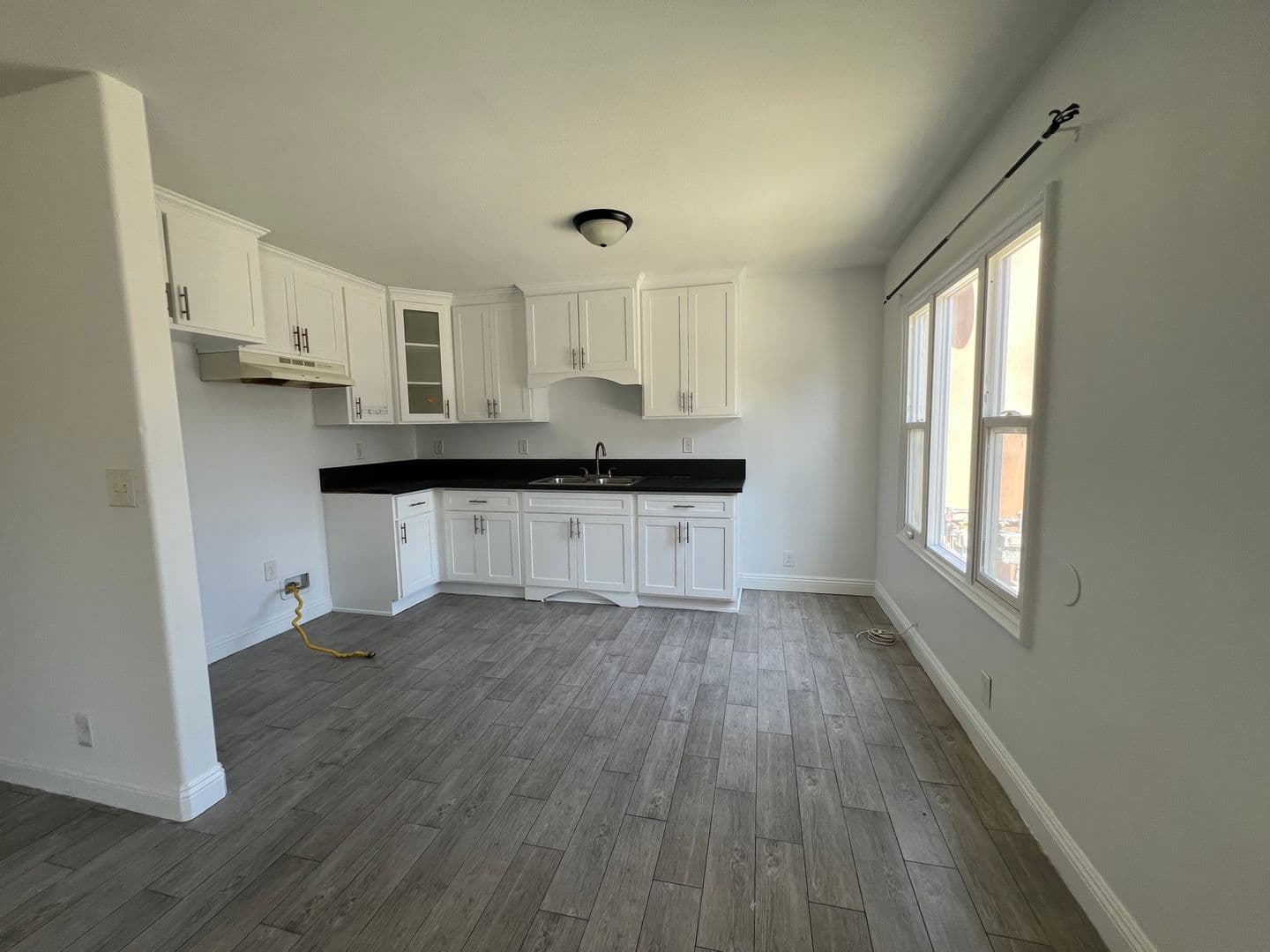 Los Angeles Apartment: 2665 Pasadena Ave.