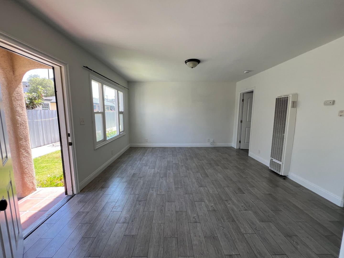 Los Angeles Apartment: 2665 Pasadena Ave.