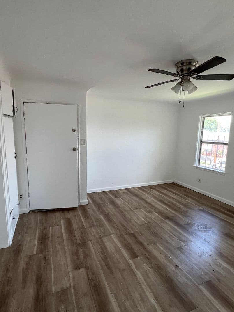 Maywood Apartment: 4740 E 56th St.
