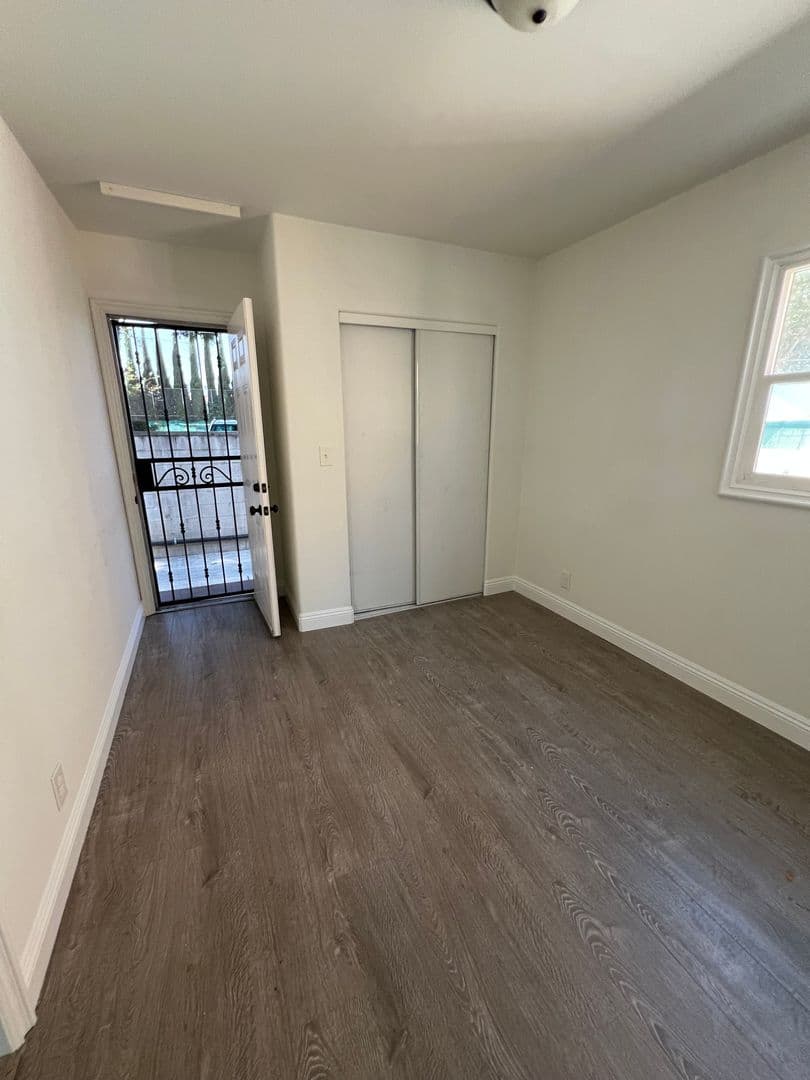 Los Angeles Apartment: 2665 Pasadena Ave.