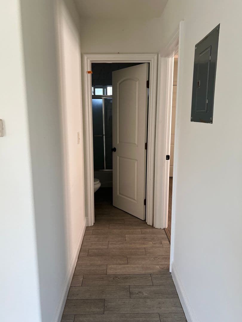 Los Angeles Apartment: 2665 Pasadena Ave.