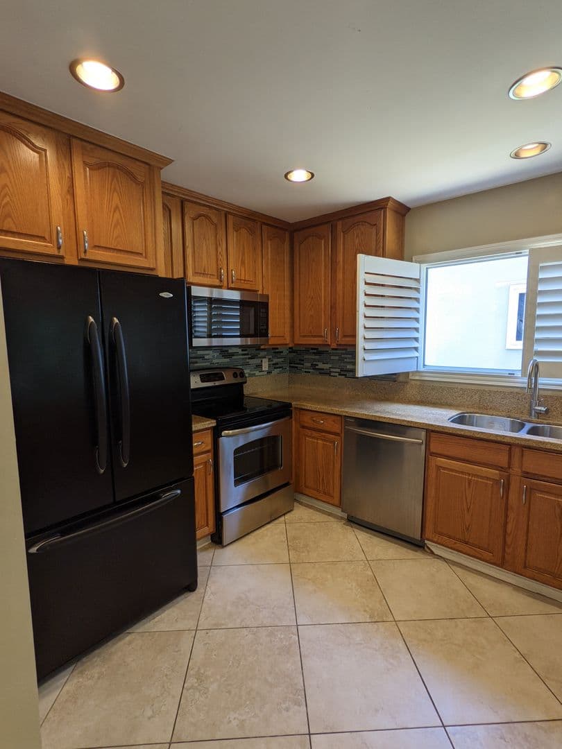 San Diego House: 4865 Campanile Drive