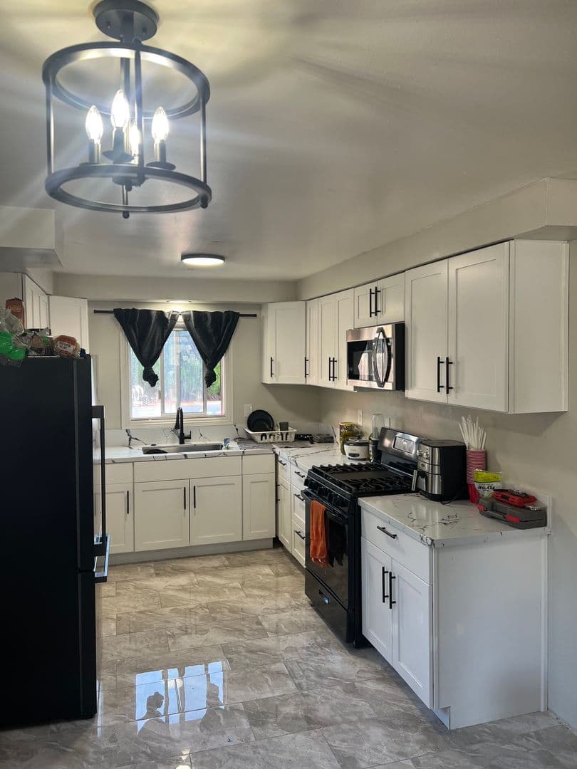 San Diego House: 5633 Mary Lane Drive