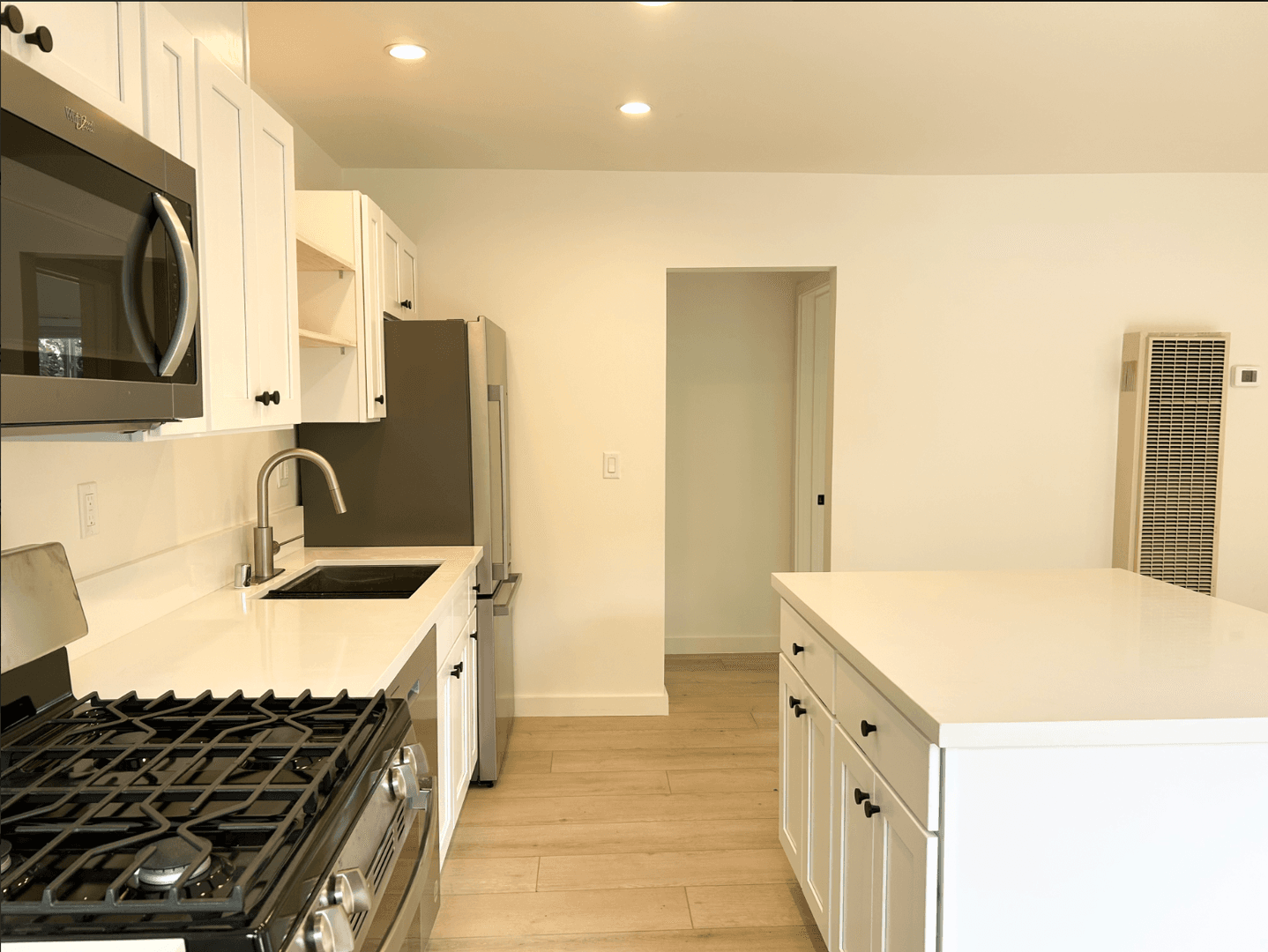 Santa Barbara Apartment: 203 Ladera Street