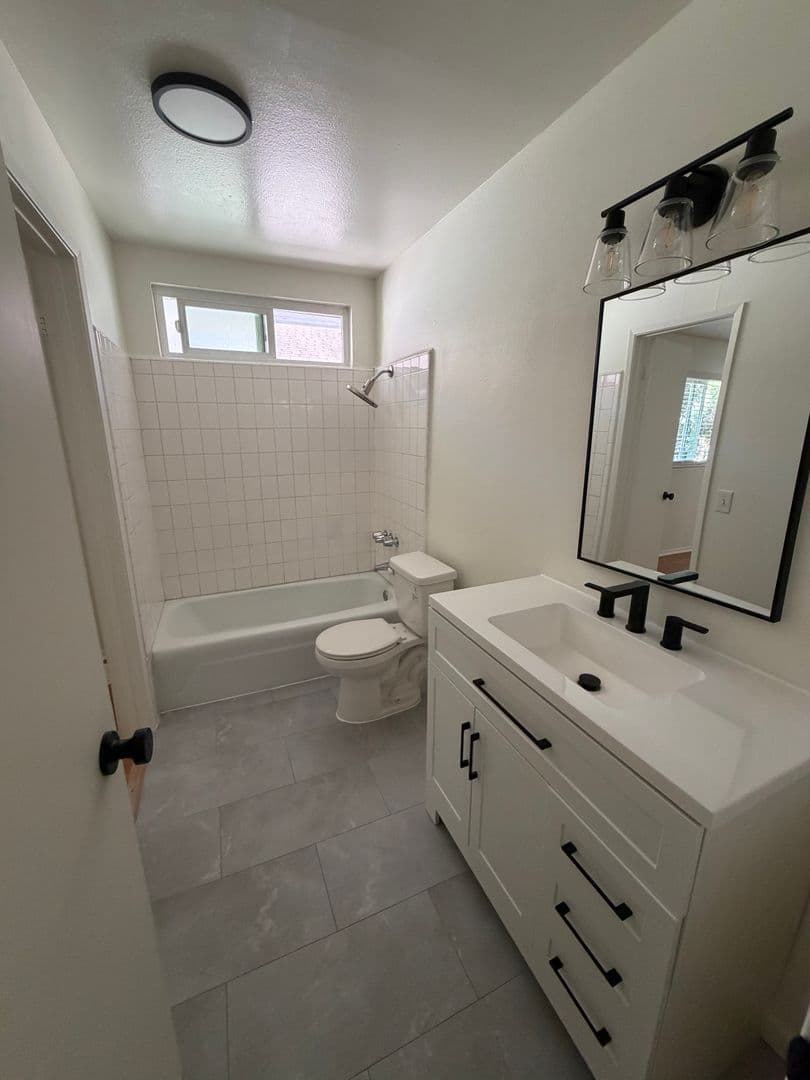 Santa Barbara Apartment: 1109-1119 San Pascual Street