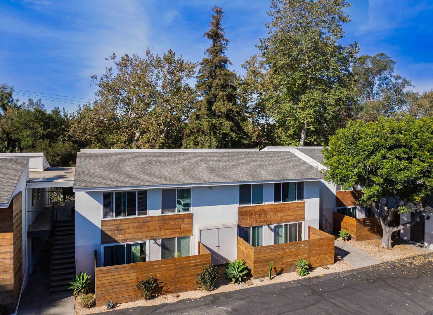 Santa Barbara Apartment: 528 West Los Olivos Street