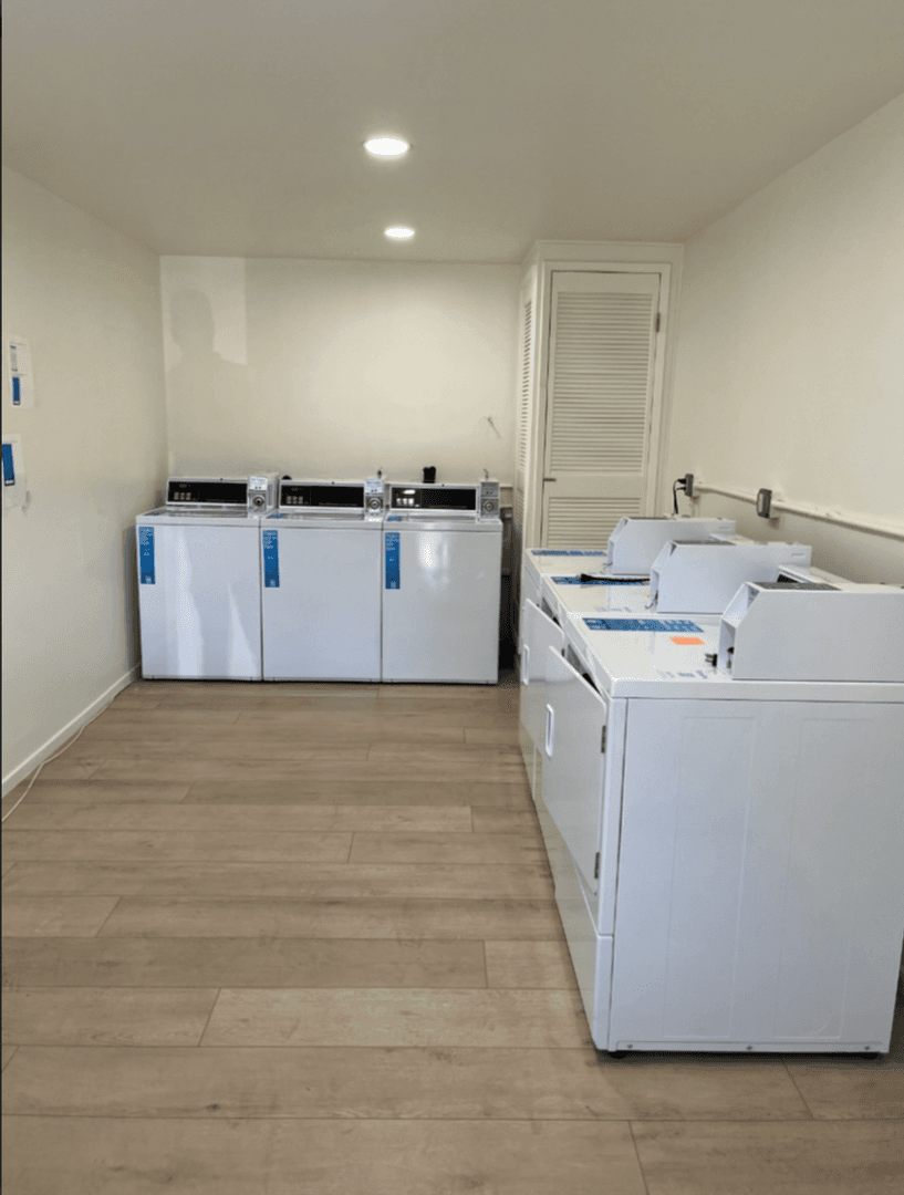 Santa Barbara Apartment: 203 Ladera Street