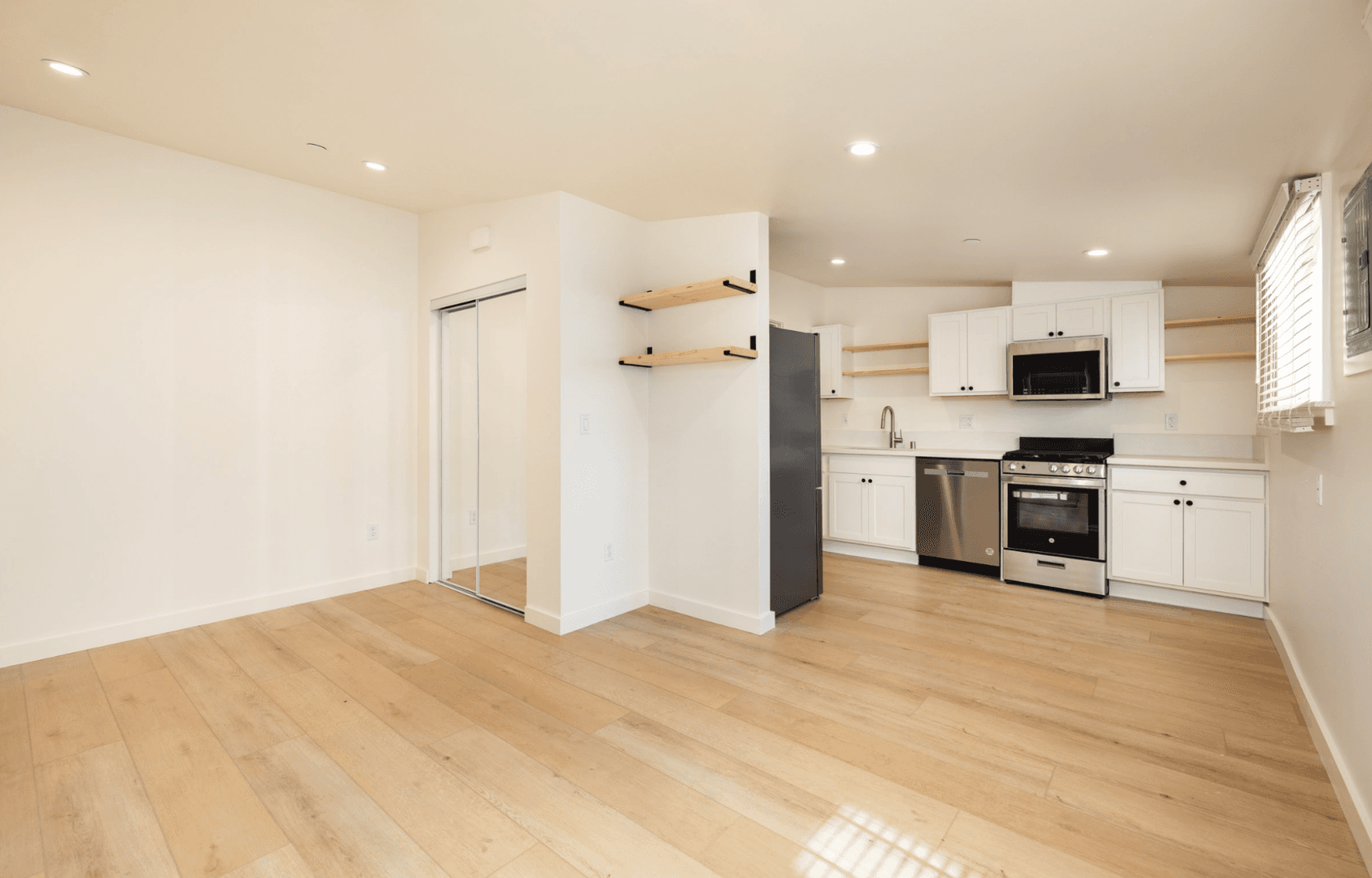 Santa Barbara Apartment: 510 Chapala St.