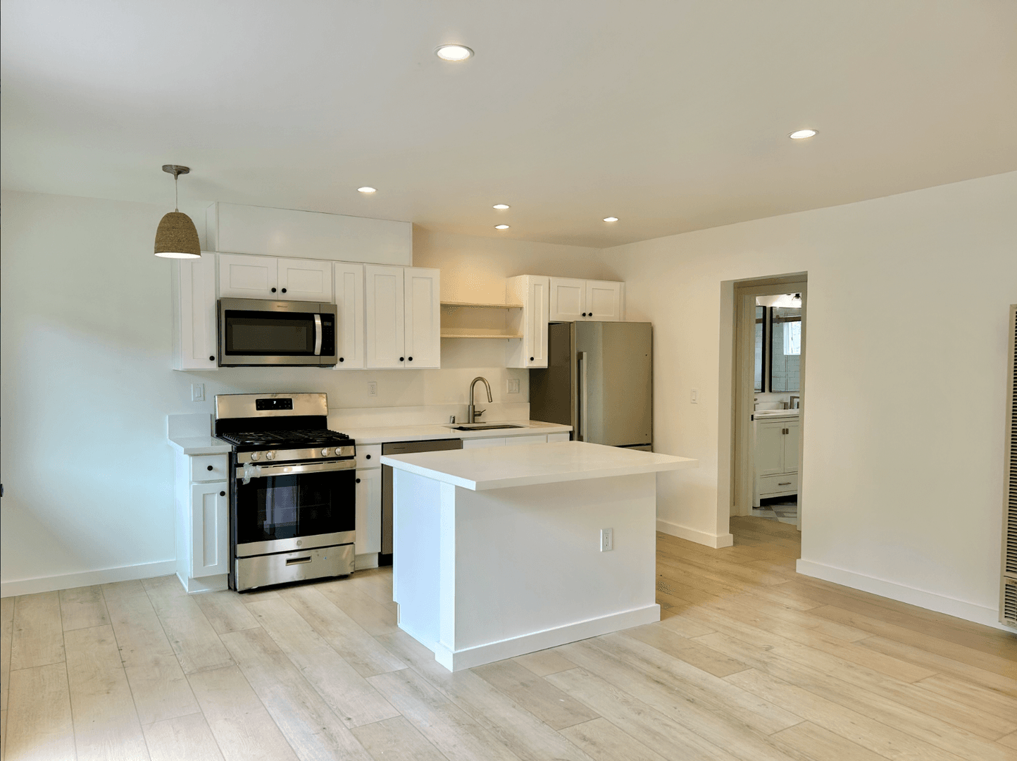 Santa Barbara Apartment: 203 Ladera Street