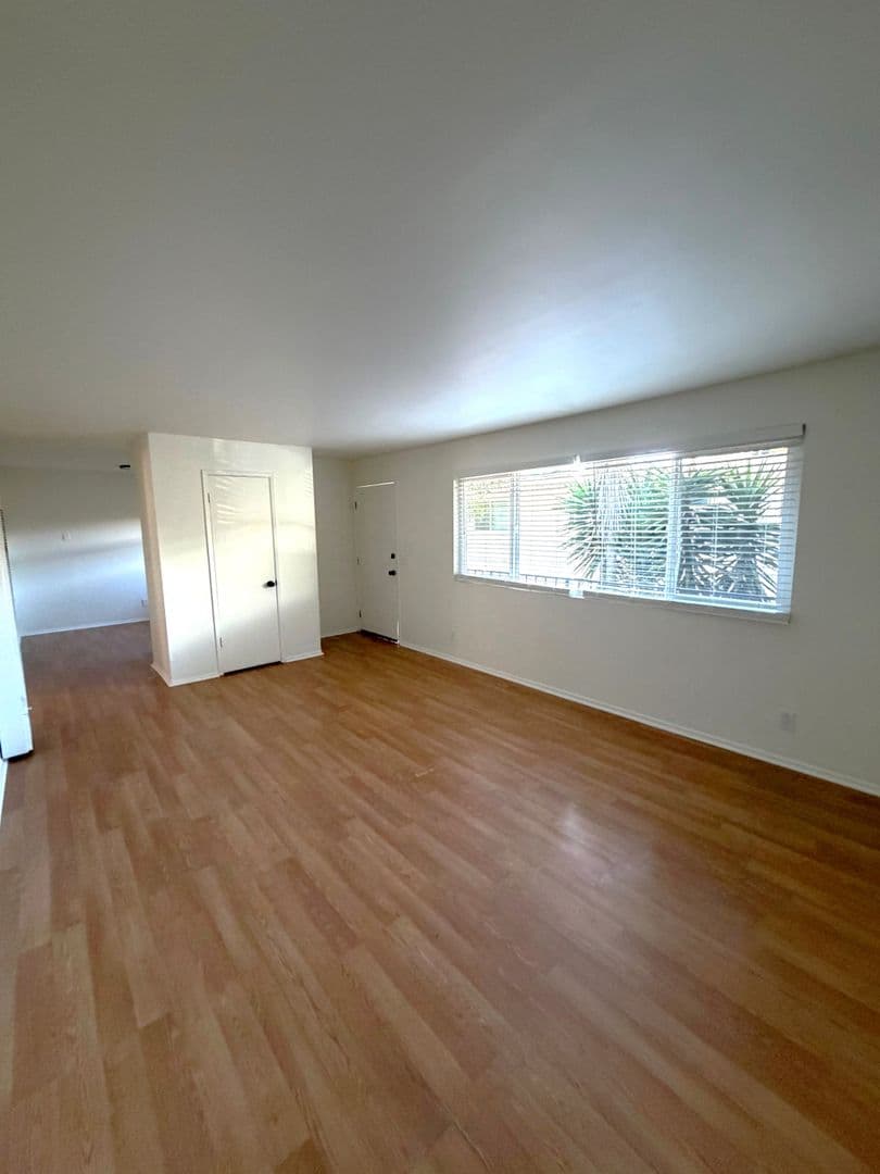 Santa Barbara Apartment: 1109-1119 San Pascual Street