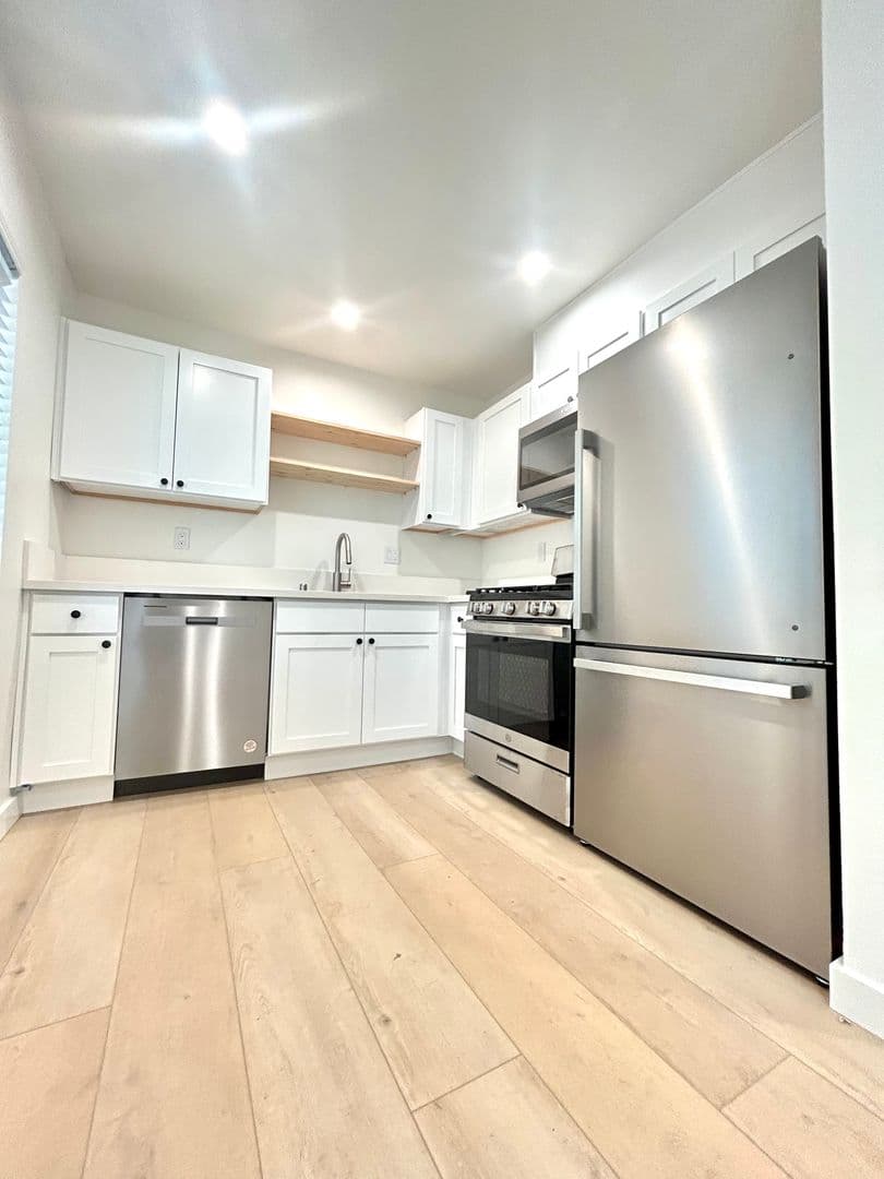 Santa Barbara Apartment: 203 Ladera Street