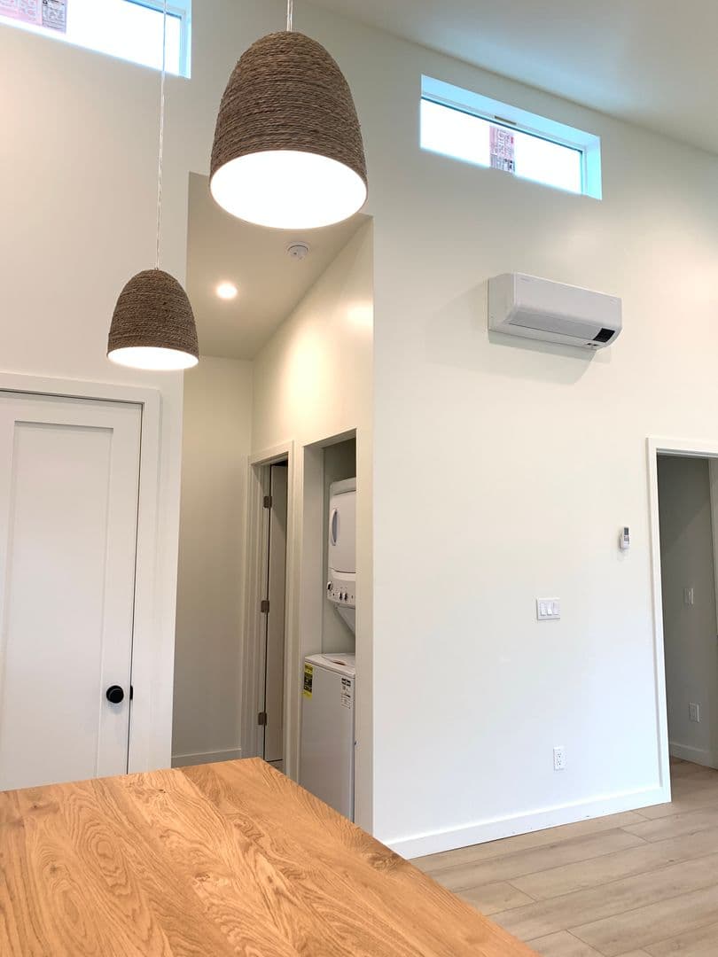 Santa Barbara Apartment: 528 West Los Olivos Street
