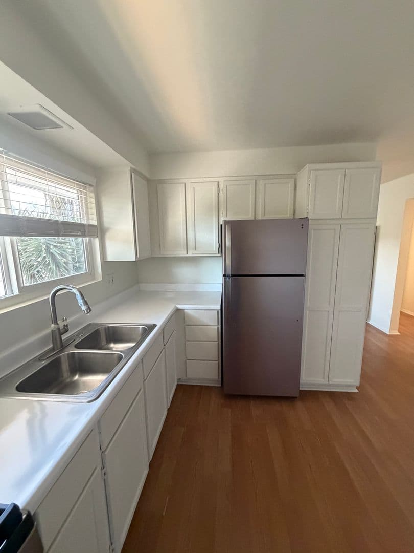Santa Barbara Apartment: 1109-1119 San Pascual Street