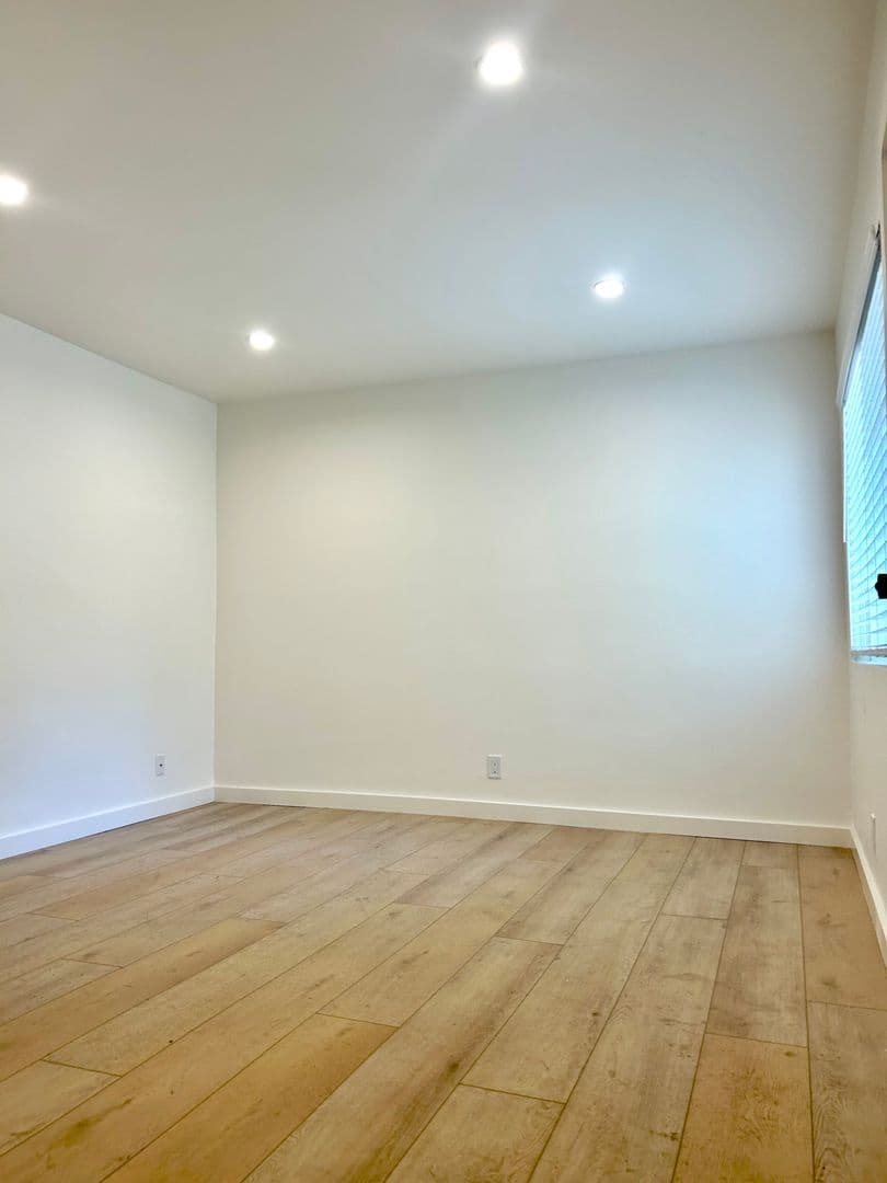 Santa Barbara Apartment: 203 Ladera Street