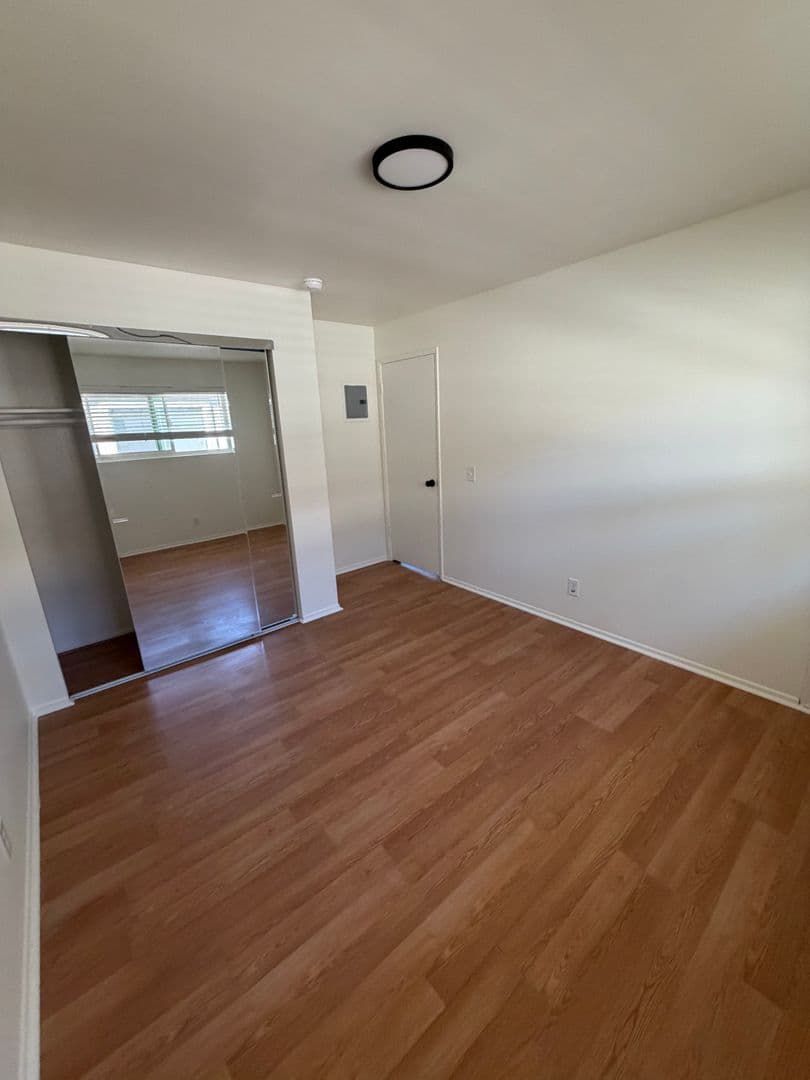 Santa Barbara Apartment: 1109-1119 San Pascual Street