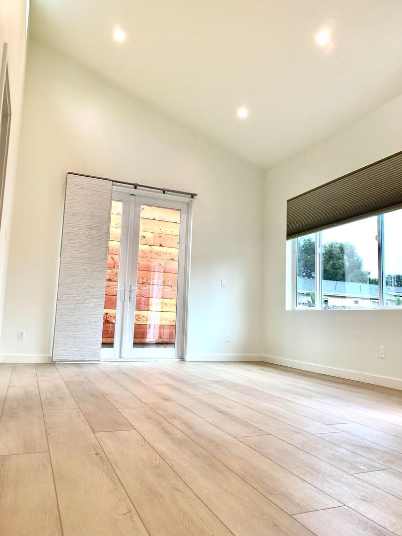 Santa Barbara Apartment: 528 West Los Olivos Street