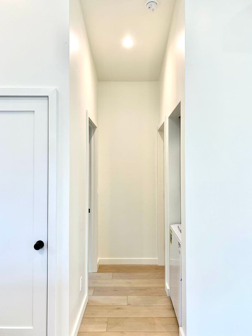 Santa Barbara Apartment: 528 West Los Olivos Street