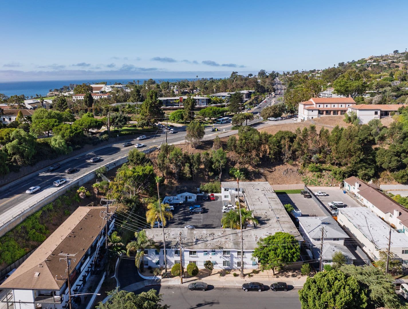 Santa Barbara Apartment: 203 Ladera Street