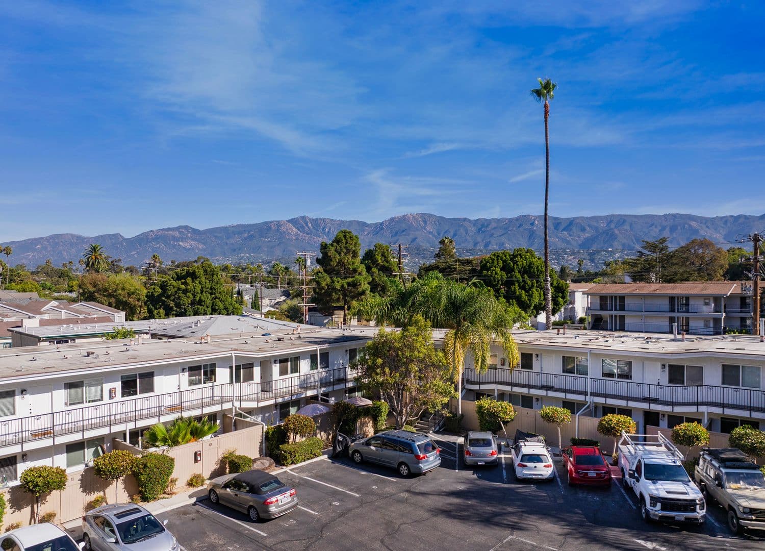 Santa Barbara Apartment: 203 Ladera Street
