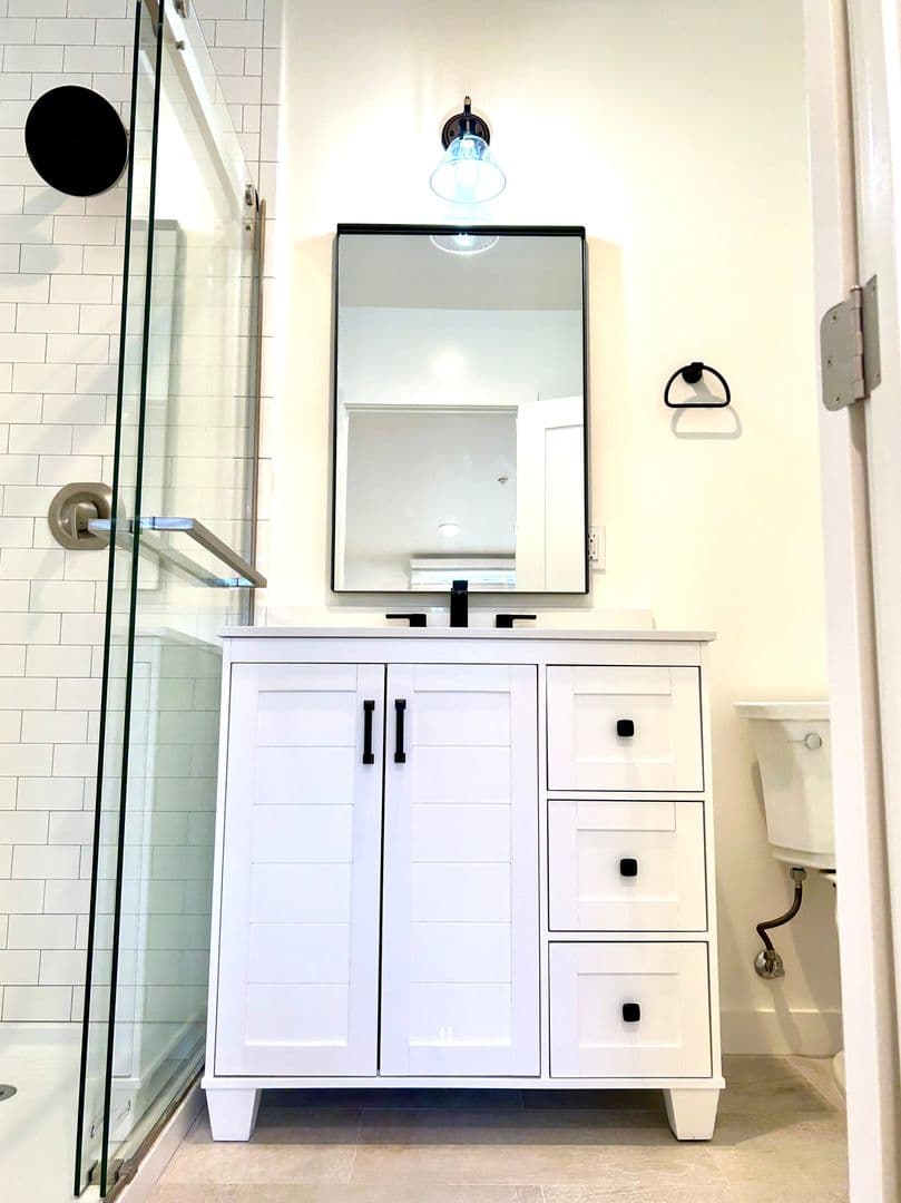 Santa Barbara Apartment: 510 Chapala St.