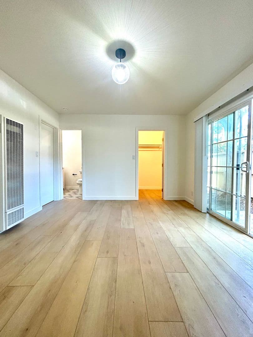 Santa Barbara Apartment: 203 Ladera Street