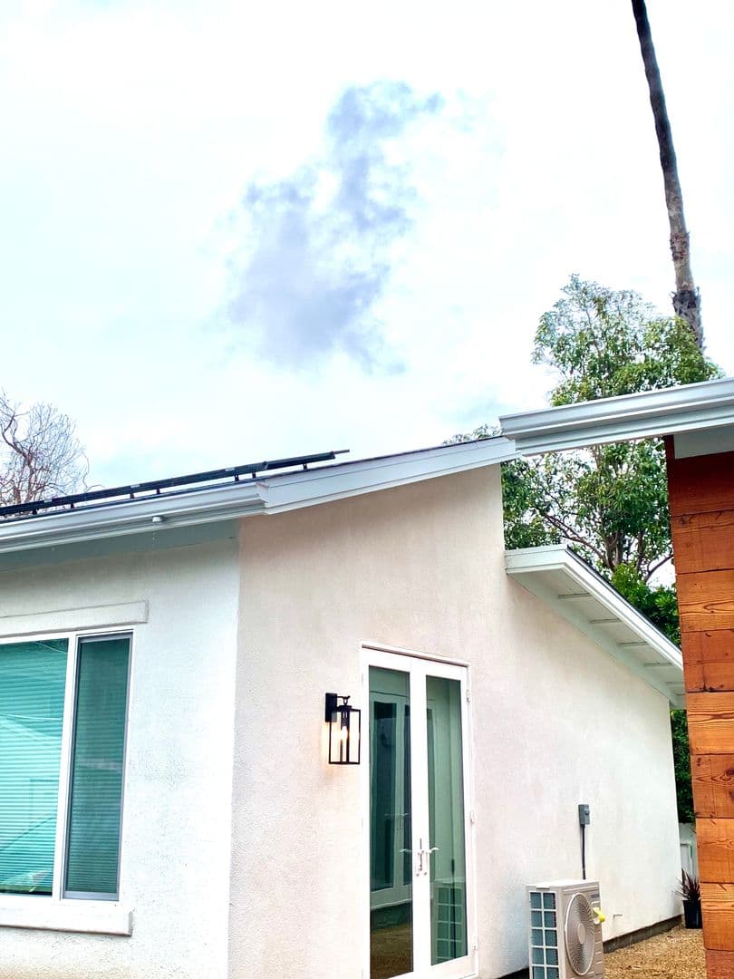Santa Barbara Apartment: 528 West Los Olivos Street