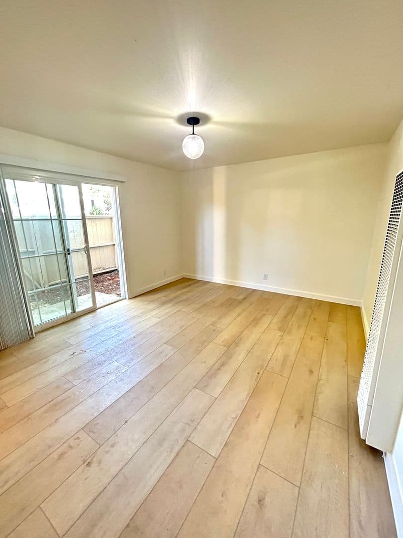 Santa Barbara Apartment: 203 Ladera Street