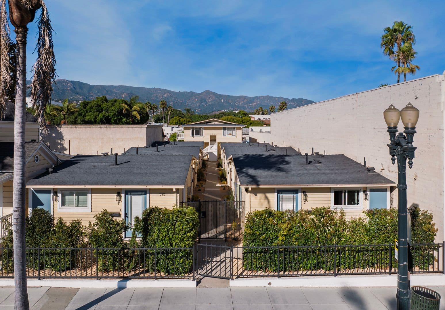 Santa Barbara Apartment: 510 Chapala St.