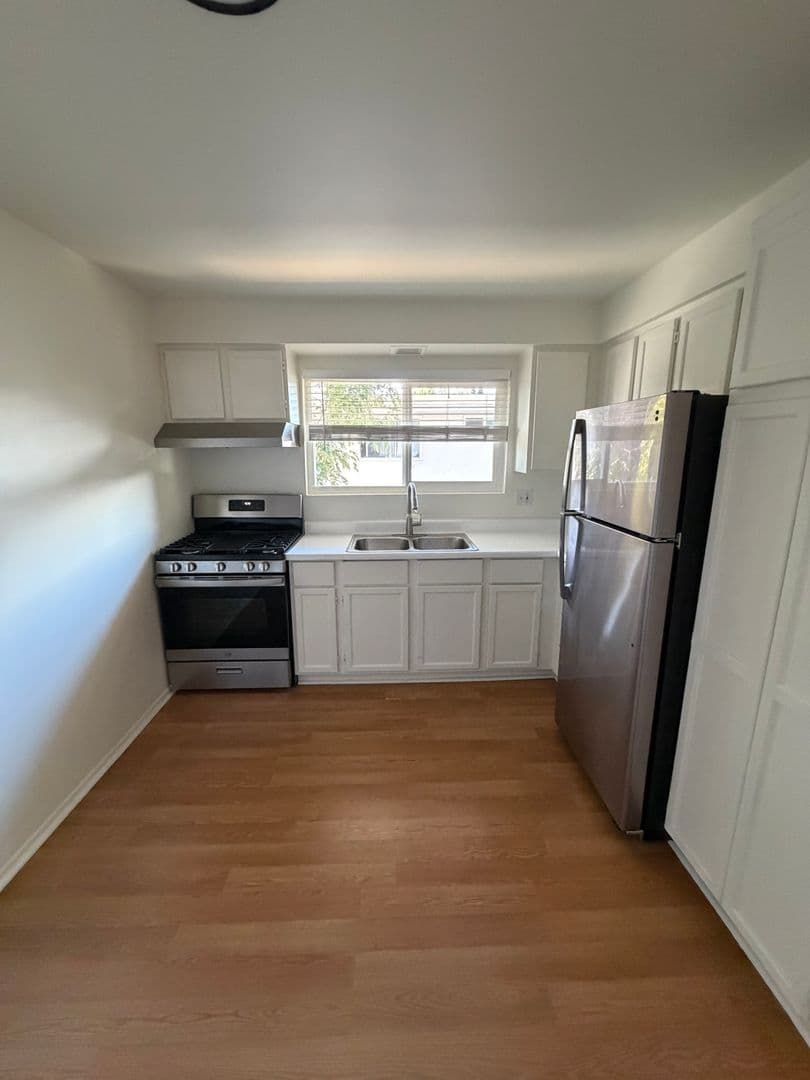Santa Barbara Apartment: 1109-1119 San Pascual Street