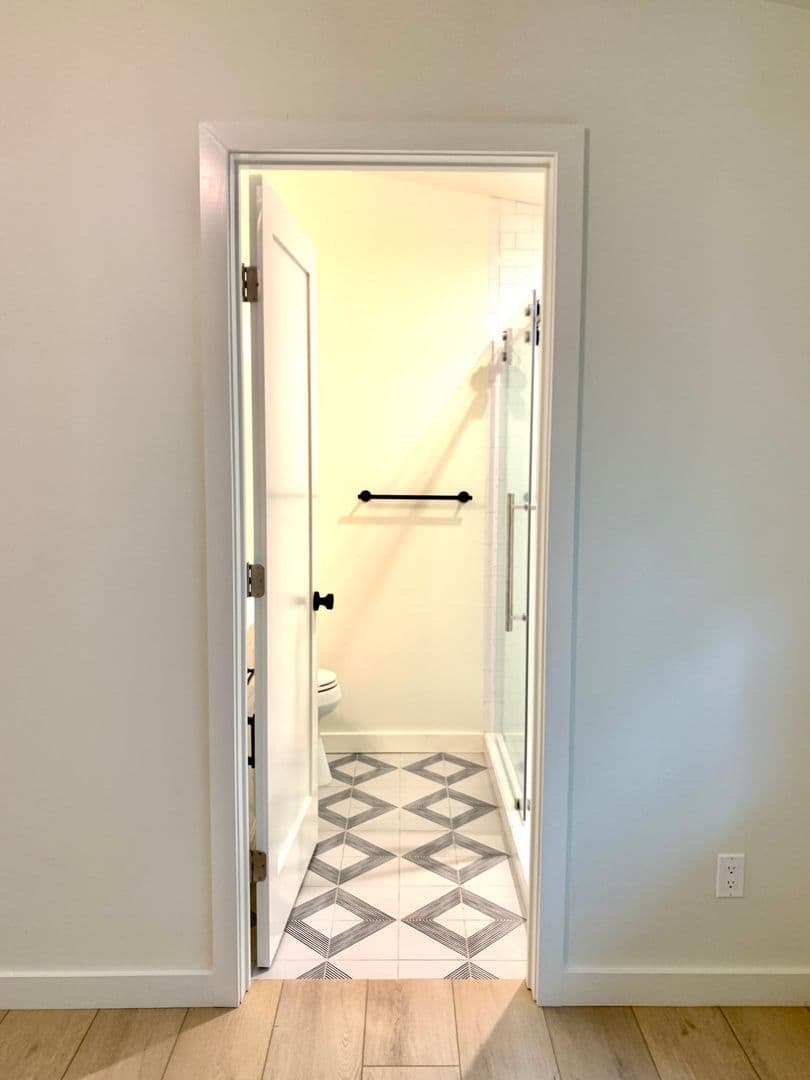 Santa Barbara Apartment: 528 West Los Olivos Street
