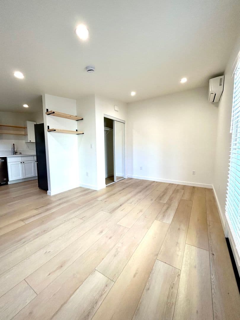 Santa Barbara Apartment: 510 Chapala St.