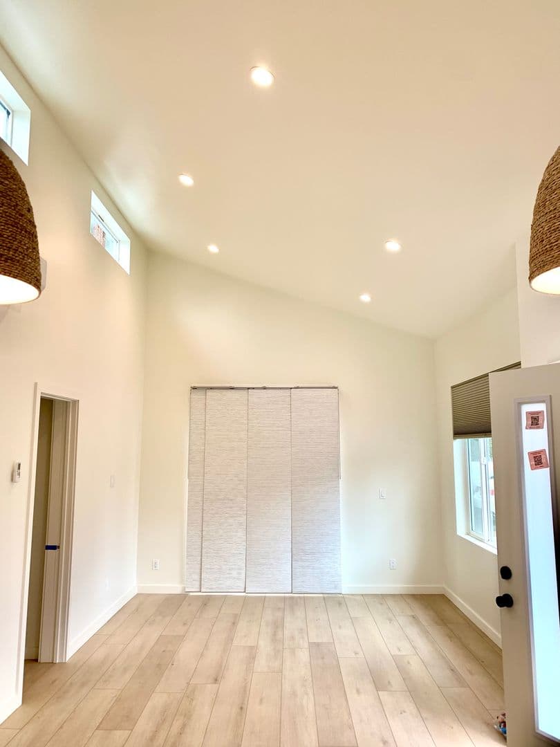 Santa Barbara Apartment: 528 West Los Olivos Street
