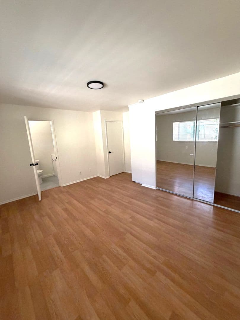 Santa Barbara Apartment: 1109-1119 San Pascual Street
