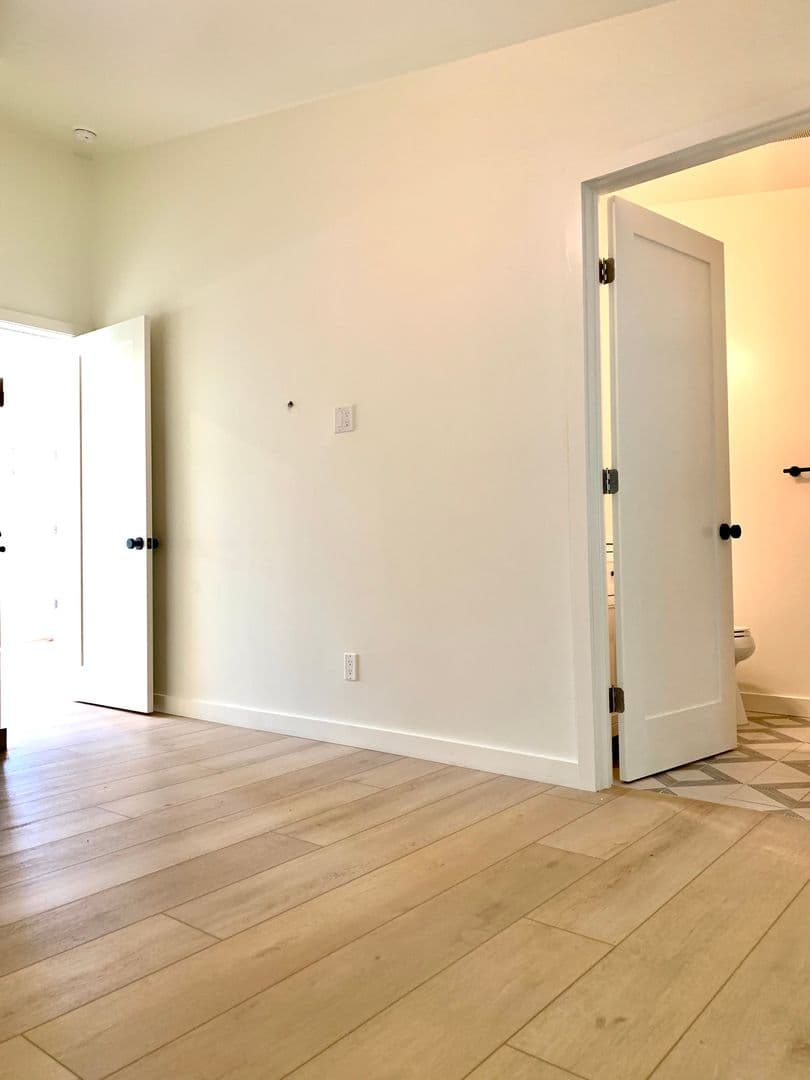Santa Barbara Apartment: 528 West Los Olivos Street