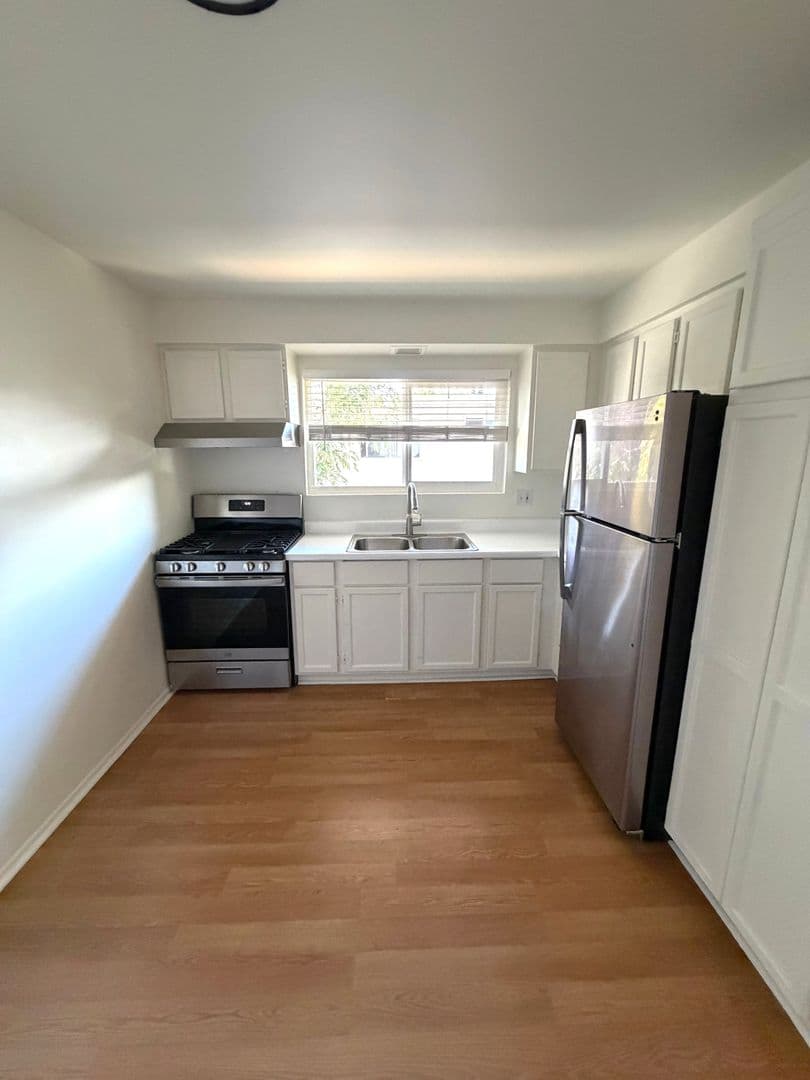 Santa Barbara Apartment: 1109-1119 San Pascual Street