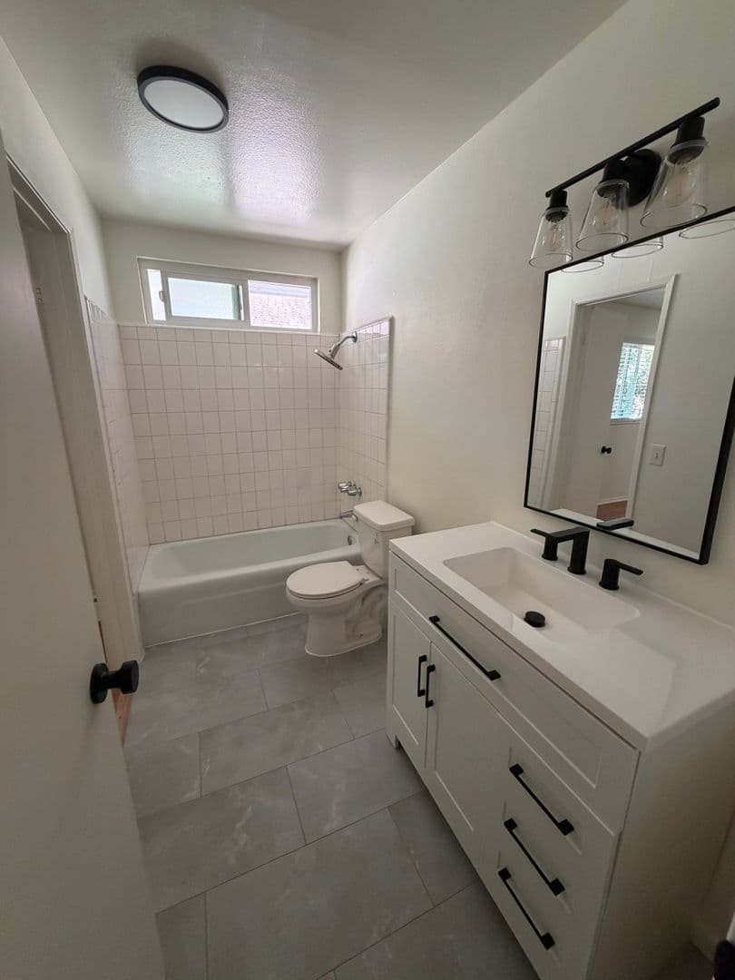 Santa Barbara Apartment: 1109-1119 San Pascual Street