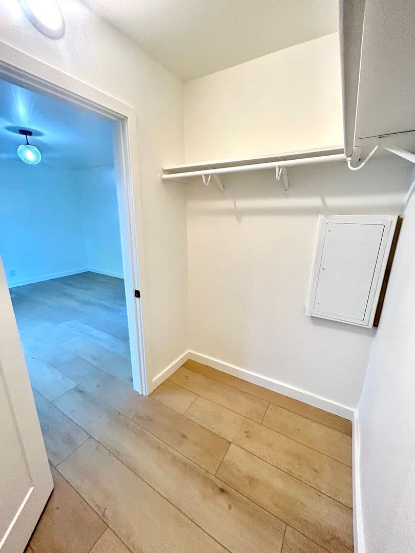Santa Barbara Apartment: 203 Ladera Street