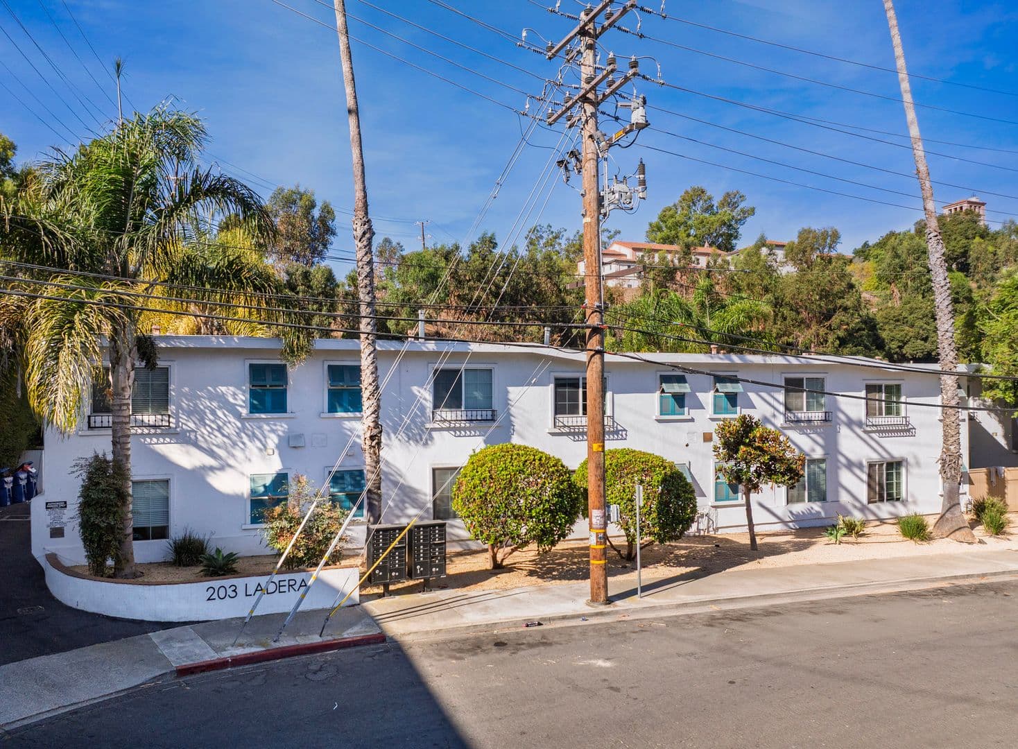 Santa Barbara Apartment: 203 Ladera Street