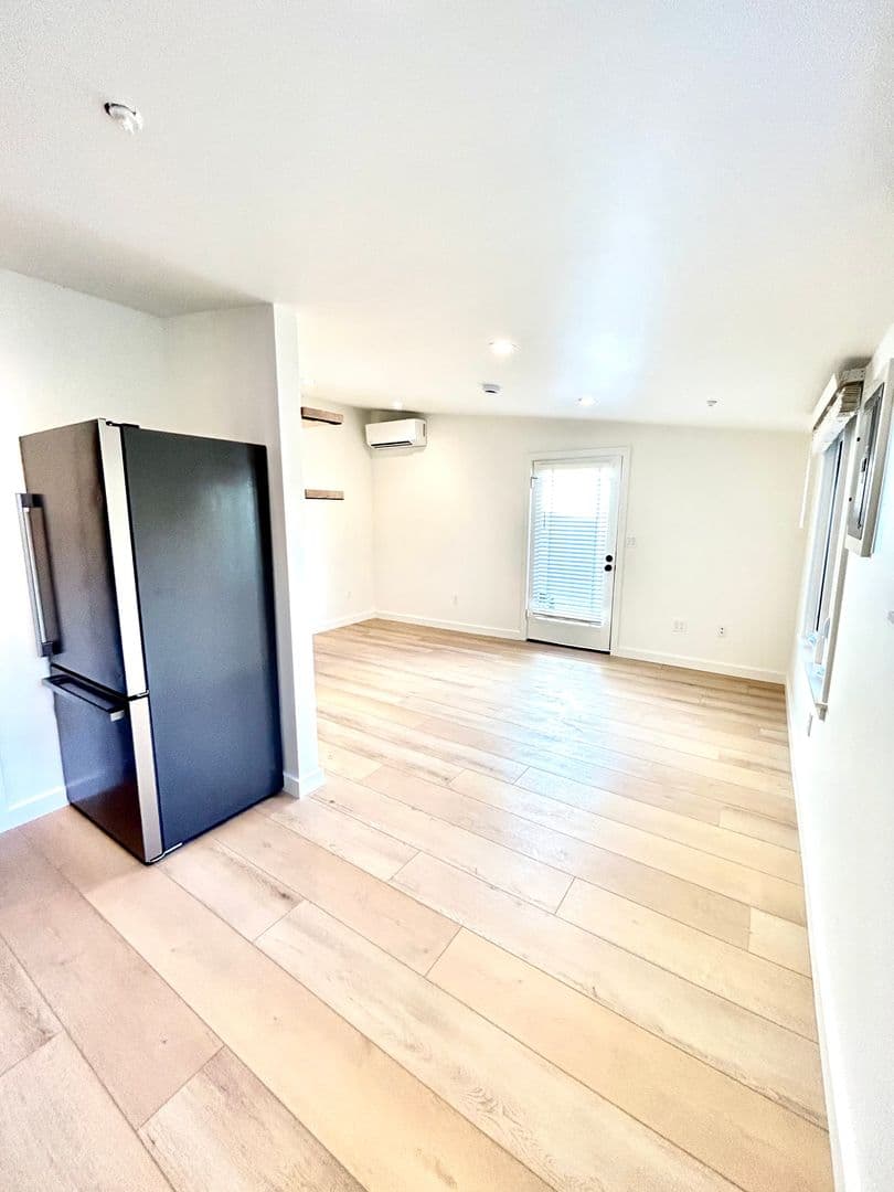 Santa Barbara Apartment: 510 Chapala St.
