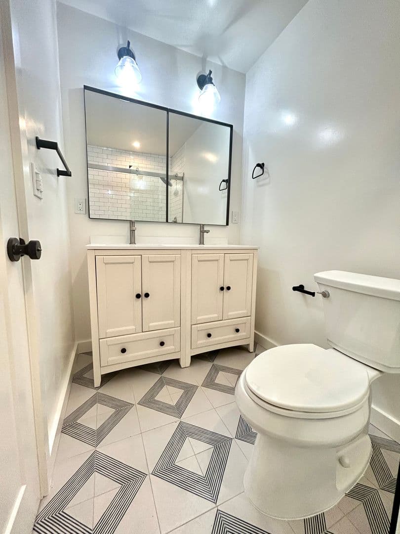 Santa Barbara Apartment: 203 Ladera Street