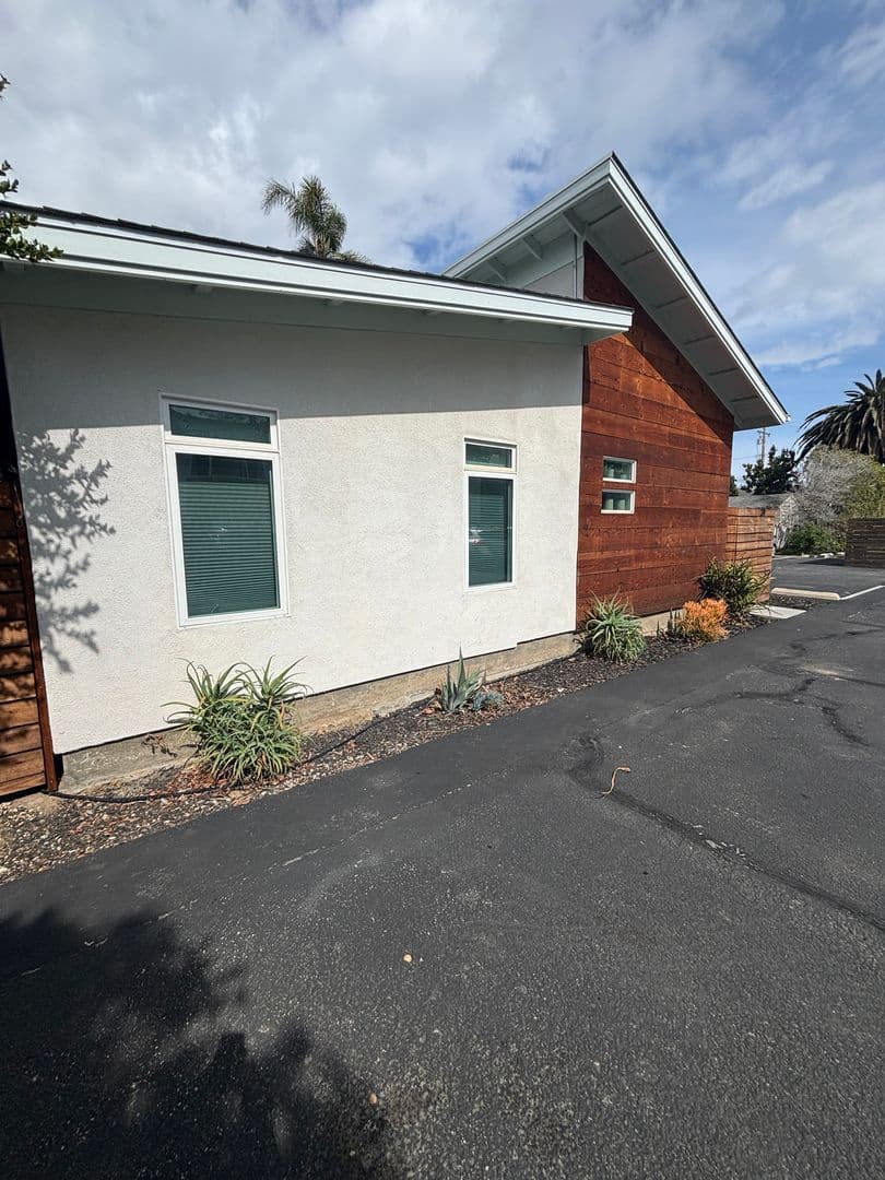 Santa Barbara Apartment: 528 West Los Olivos Street