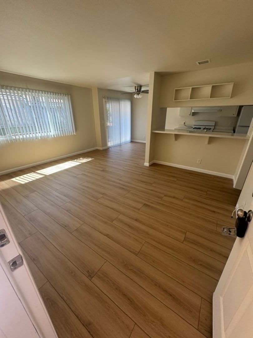 Costa Mesa Apartment: 2311 Elden Avenue
