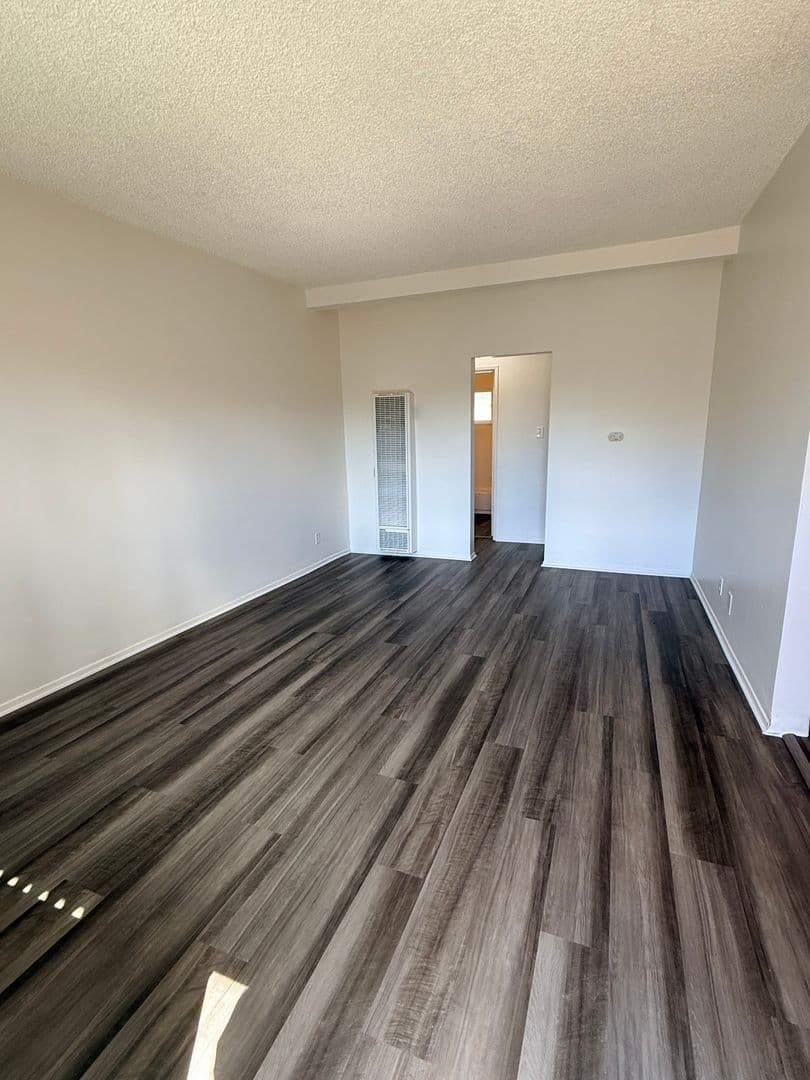 LONG BEACH Apartment: 5030 LINDEN AVENUE