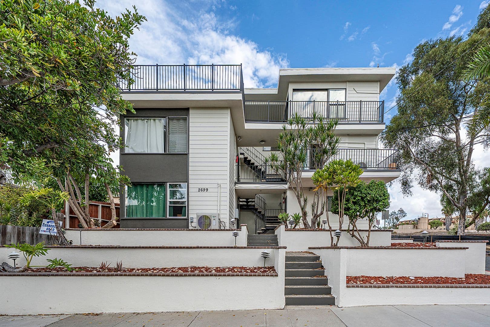 SIGNAL HILL Apartment: 2699 E. 20TH STREET