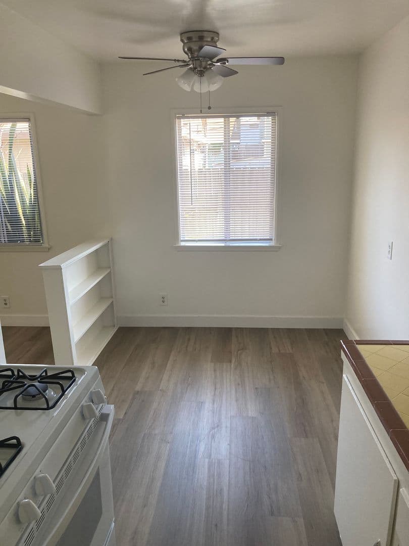 LONG BEACH Apartment: 1009 LOMA AVE