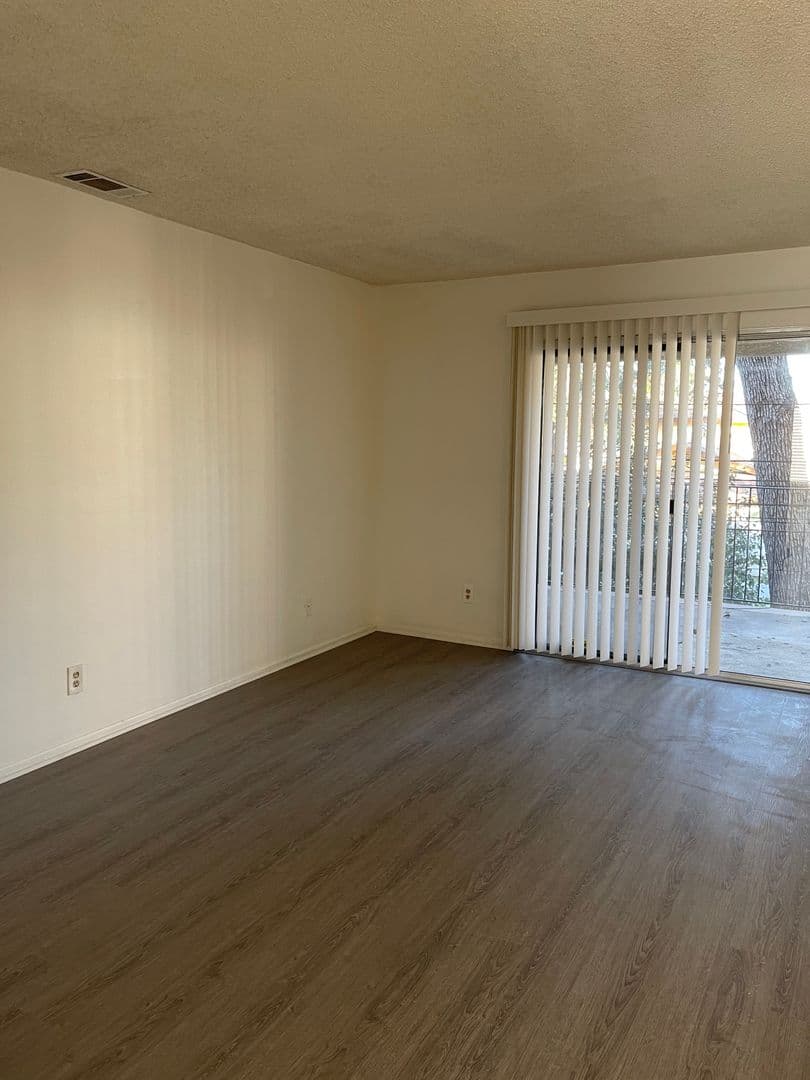 BELLFLOWER Apartment: 9044 - 46 WALNUT STREET